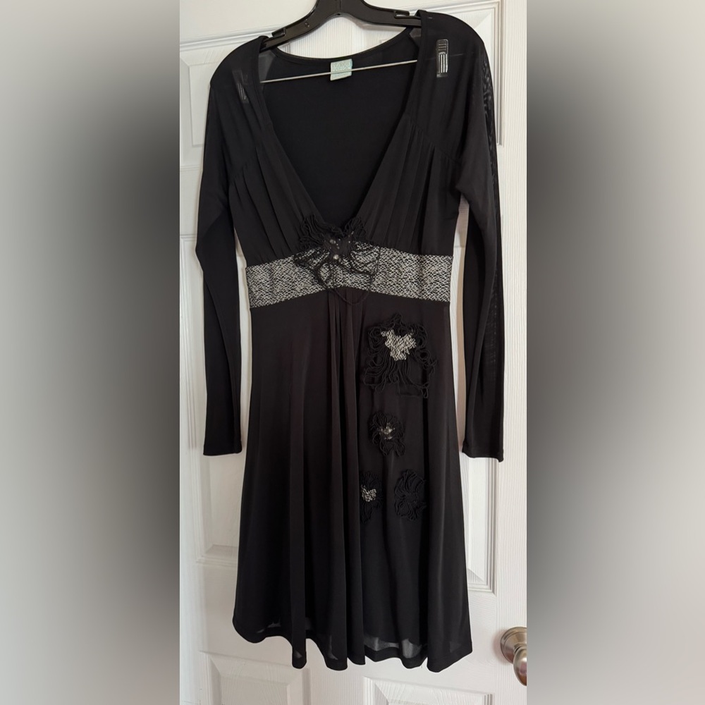 Black Embellished Long Sleeve V-Neck Cocktail Dress. Size 6 Funky dress.